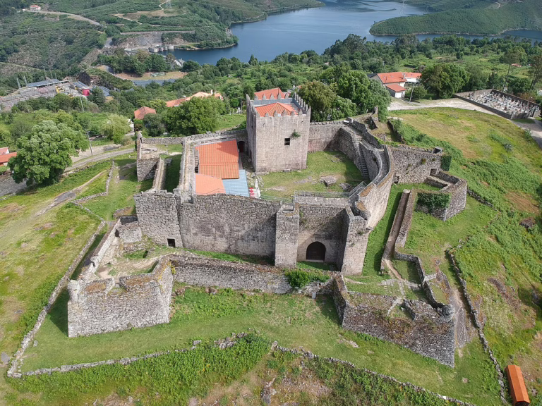 Aerial photograph of Castelo de Lindoso 17 768x576