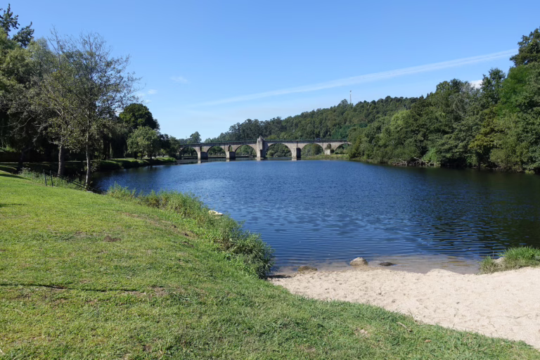 Praia Fluvial de Ponte da Barca 2 768x512
