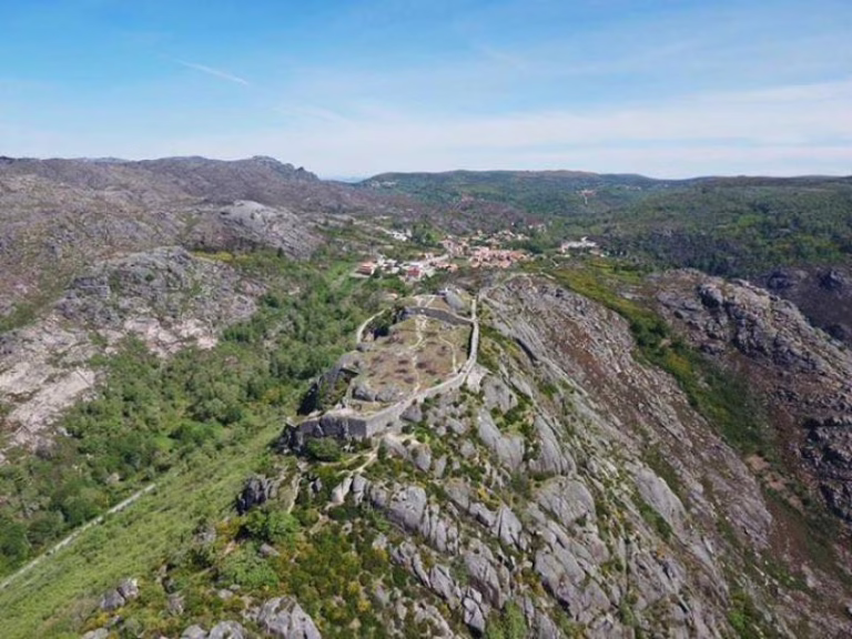 castillo castro laboreiro 768x576