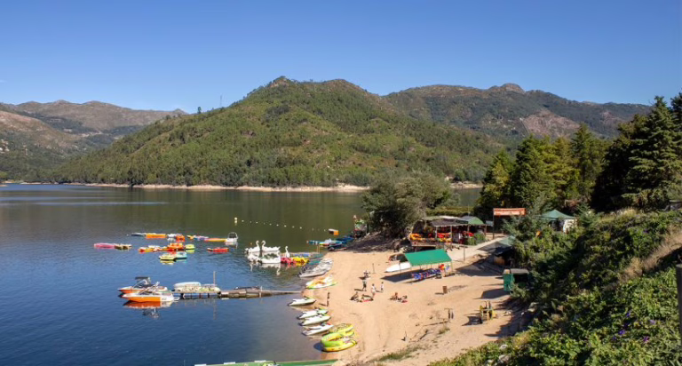 praia do alqueirao 820x440 1 768x412